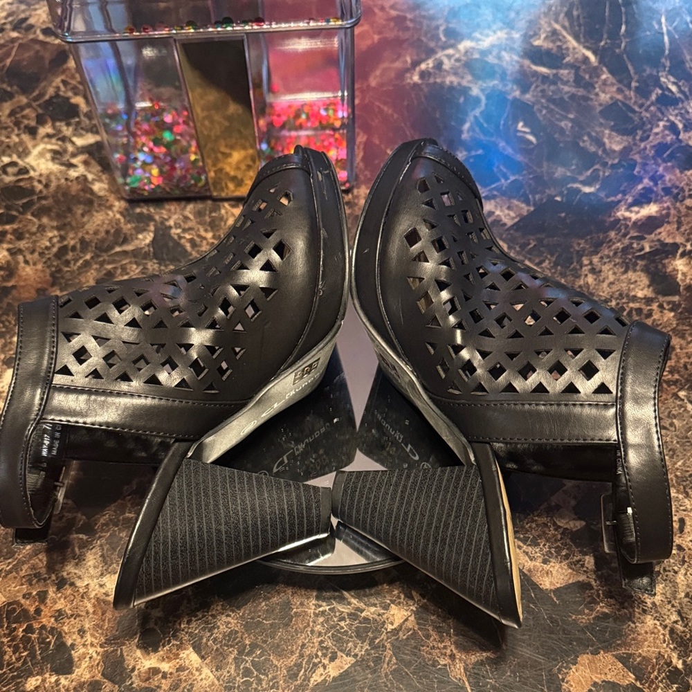CL by Laundry Way Black Perforated Heeled Sandals - Women’s Size 7 - Picture 10 of 10